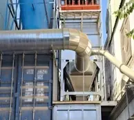 bằng cách di chuyển một vật chỉ thị